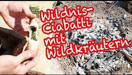 Wildnis-Ciabatti: Teigtaschen mit Wildkräuter-Füllung von der Glut