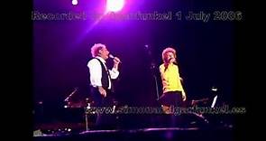 James Garfunkel (Art Garfunkel Jr) and his father singning Feelin´ Groovy in Madrid