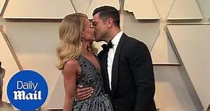 Kelly Ripa and Mark Consuelos share a kiss at 2019 Oscars