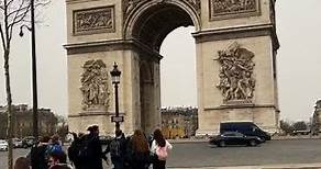 Place Charles de Gaulle & Arc de Triomphe in Paris