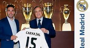 Carvajal signs his contract with Real Madrid