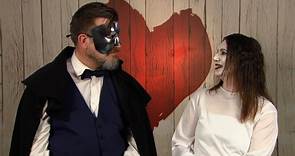 La niña de ‘The Ring’ consigue quitar la máscara al Fantasma de la Opera en ‘First Dates’: “Quiero ver tu rostro”