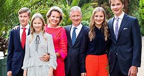 Felipe y Matilde de Bélgica felicitan la Navidad junto a sus cuatro hijos con una imagen inédita