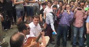 Un momento, ¿está Albert Rivera pillando un pollo de coca en este vídeo VICE España