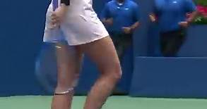 Maria Sharapova hits 2 LEFTY forehands in stunning point! 👀