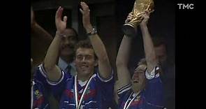 Didier Deschamps soulève la Coupe du Monde 1998 - Didier Deschamps lift the World Cup in 1998