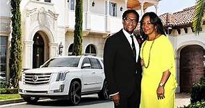 D. L. Hughley's Wife, Son, 2 Daughters, House, Cars & Net Worth (BIOGRAPHY)