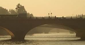 The 37 iconic bridges that span the Seine in Paris