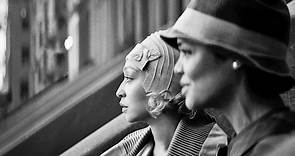 Due donne - Passing, recensione: il destino nel colore della pelle nella prima regia di Rebecca Hall