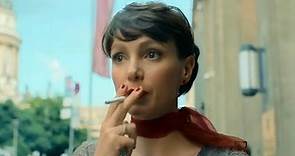 Julia Koschitz smoking cigarette II 🚬