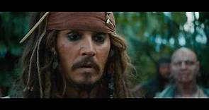 Jack Sparrow presentando Piratas del Caribe: Navegando Aguas Misteriosas Oficial (HD)