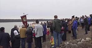 Annunciation Greek Orthodox Church gathers to bless Mississippi River