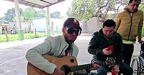 El es Alexis Perez, originario de Tamiahua, Veracruz, es compositor y cantante, su canción habla de como empezamos con sueños y la vida de la mayoría de las personas.