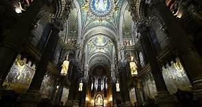 A Lyon, la basilique de Fourvière entre dans la lumière