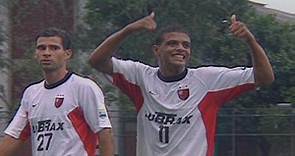 Em 2001, Felipe Melo é considerado o último grande herói do Flamengo