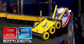 Stinger vs. Capt Shrederator | Season 1: Qualifying | BattleBots