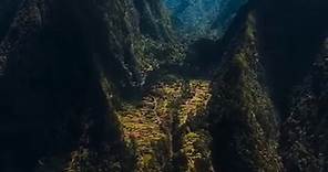 📍Seixal, Madeira, Portugal 🇵🇹😍 . . O Seixal é uma encantadora vila situada na costa norte da Madeira, conhecida pela sua deslumbrante beleza natural. A vila está rodeada por paisagens verdes exuberantes, falésias dramáticas e pelas águas azuis profundas do Oceano Atlântico. A Praia do Seixal é conhecida pela sua areia preta e piscinas naturais formadas por rochas vulcânicas. . . . ➢ Credit 👉🏆🎥 @ilya.somewhere . . ➢ Siga-nos 👉 🇵🇹@conexao.portuguesa para mais fotos e filmes sobre Portuga