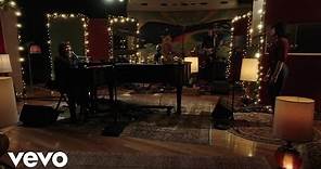 Norah Jones - The Christmas Waltz (Amazon Original / Live On GMA3)