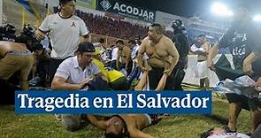 12 muertos y 100 heridos tras una estampida en el estadio Cuscatlán de El Salvador