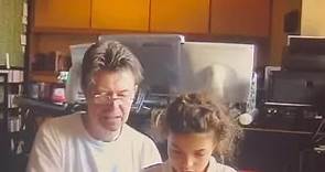 Con un emotivo video “de entrecasa”, la hija de David Bowie recordó al músico a 7 años de su muerte
