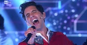 Mika canta 'Rain' - Stasera CasaMika 07/11/2017