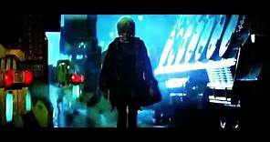 Daryl Hannah Breaks Her Elbow In "Blade Runner" (1982)