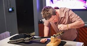 Noel Gallagher se asocia con Gibson para vender 20 guitarras Les Paul Custom firmadas con fines benéficos