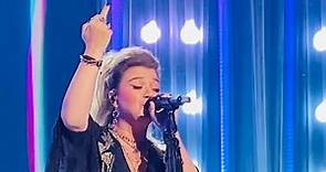 Kelly Clarkson - abcdefu (full song) w/Banter (7/29/23)chemistry -Las Vegas Bakkt Theater @PH