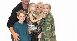 Jessica Simpson shares new family photos with husband Eric Johnson, their 3 kids