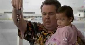Modern Family 1.22 "Airport 2010" Promo
