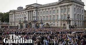 Live outside Buckingham Palace after death of Queen Elizabeth II – watch