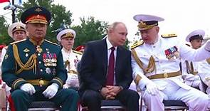 Rusia exhibe su poderío naval en el desfile del Dia de la Armada en San Petersburgo