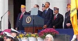 Barack Obama sings "God Bless America'"