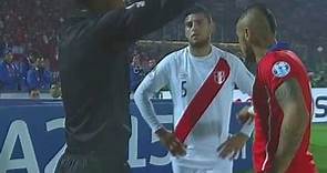 Arturo Vidal pushes and pokes Carlos Zambrano | Chile vs Peru Copa Ameria 2015 HD Semi-final