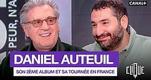 La leçon d'élégance de Daniel Auteuil sur le plateau de Clique - CANAL+