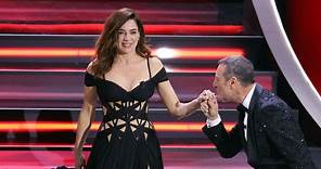 Il vestito Versace di Luisa Ranieri a Sanremo 2023