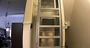 魔術迷你樓梯上的電梯 - 世界最小, 僅 58x70x160cm, 榮獲12國專利，可轉彎， 無線控制系統，無配重塊，不會損壞地板，不需機坑和機房, 比傳統的樓梯電動椅速度快3倍, 容易安裝又更便宜
