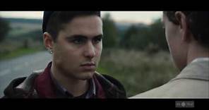 Ben Schnetzer / George MacKay (gay scene / run away) - Pride (2014 film) (French version televised)