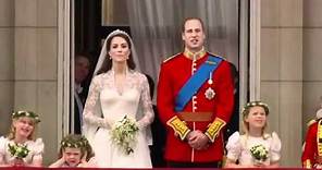 Prince William and Kate Kiss on the Balcony - The Royal Wedding (14/14)