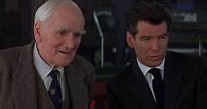 THE WORLD IS NOT ENOUGH | Desmond Llewelyn’s last scene as Q