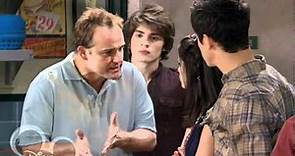 Wizards of Waverly Place - Alex Tells the World