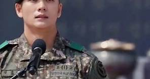 Kang Tae Oh en el Servicio Memorial como profesor asistente del Ejército. .. En el dia denlos Caidos , el actor @75taeoh “Recuerdo una vez mas la lealtad de aquellos que sacrificaron sus vidas por la defensa nacional “ .. Eres tan genial #kangtaeoh #coreanos #kadrama #kadramalover #coreanoslindos🥰🥰🥰 #wooyoungwoo #junho