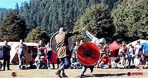 Escudo Vikingo y Hacha: Combate Vikingo "Einvigi/Holmgang" Ormbitur en Viking Fest de Mundo Medieval