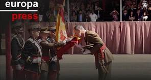 Felipe VI vuelve a jurar bandera 40 años después en la Academia General Militar