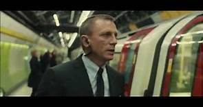 007 Skyfall - Clip "Sali sul treno"