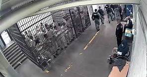Inmates in Chicago clap for accused cop killer in jail