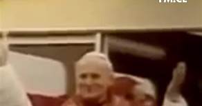 Sinéad O'Connor rompe foto del Papa Juan Pablo II en programa de televisión SNL en 1992