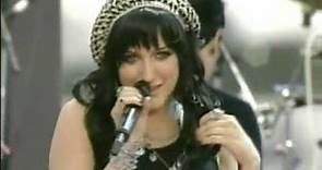 Ashlee Simpson - "Pieces Of Me" Live on MTV Video Music Awards 2004 (Pre-Show)