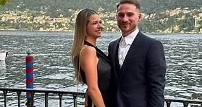 Alexis Mac Allister fue con su nueva novia al casamiento de Lautaro Martinez