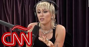Miley Cyrus compara su divorcio de Liam Hemsworth con luchar contra una adicción